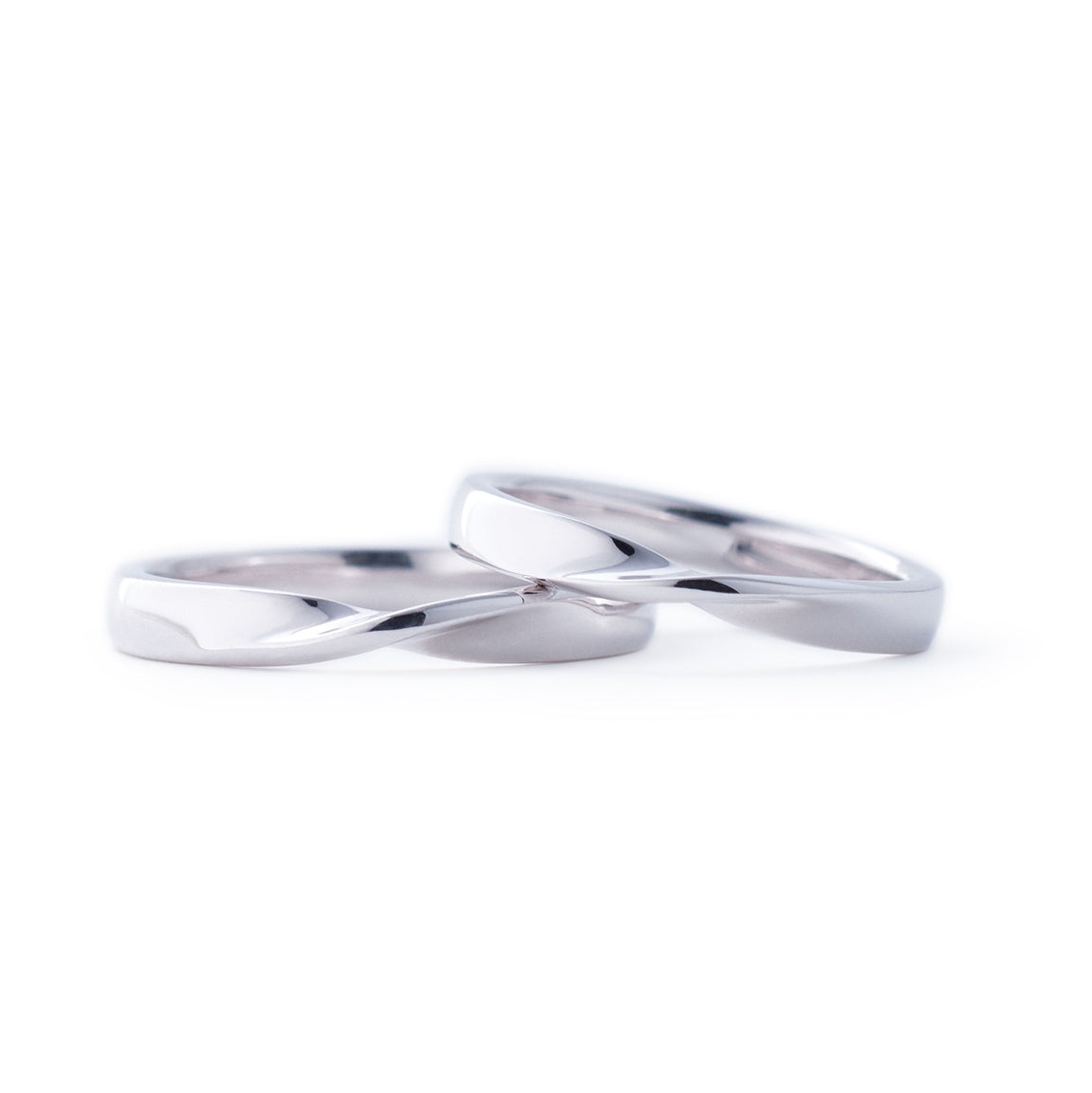 Customise silver couple mobius ring 