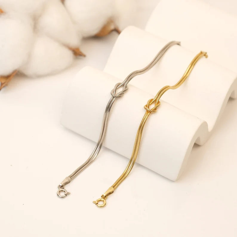 Love knot bracelet 