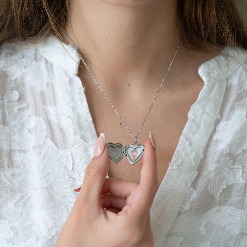 Romantic gifts , photo pendant 