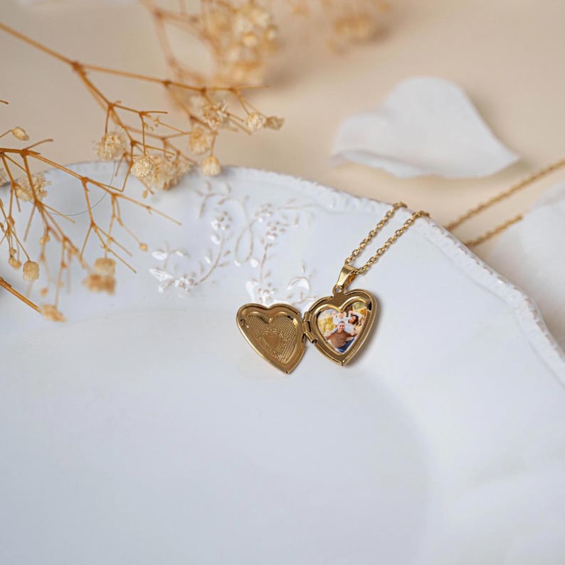  heart photo necklace in golden colour 
